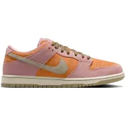 Nike SB Dunk Low Pro "Red Stardust"